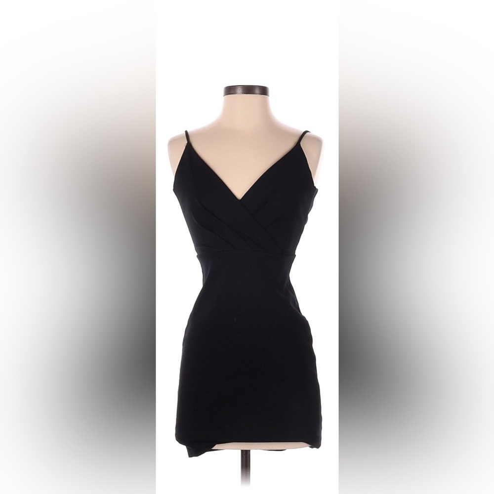 LULUS: BLACK MINI DRESS